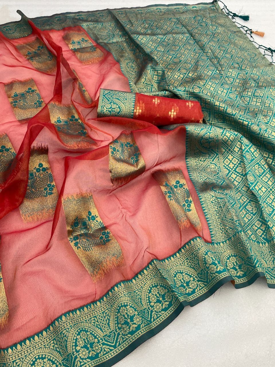 Elegant Green Organza Saree Exquisite Golden Zari & Brocade Blouse Banarasi Weaving