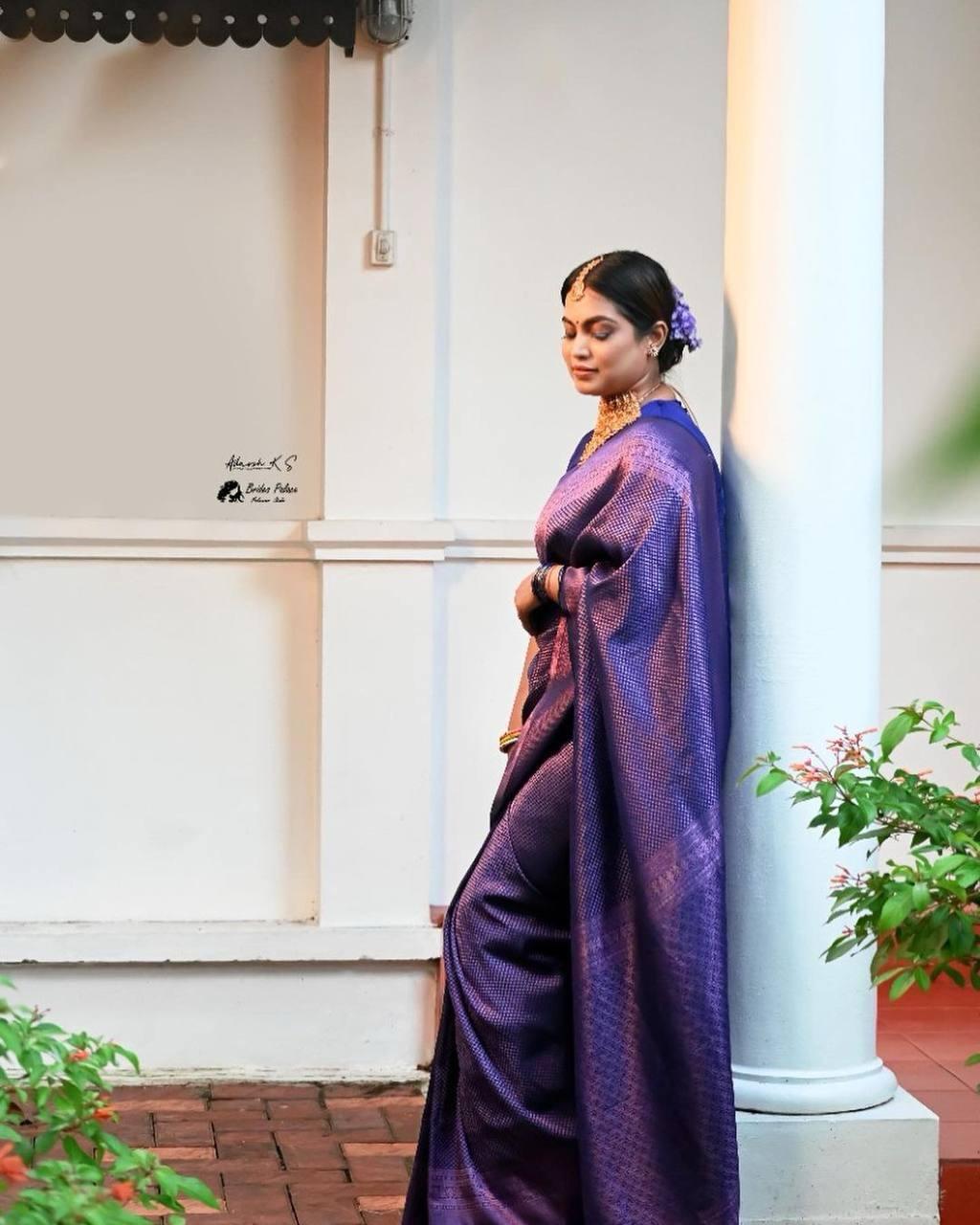 Soft Violet Banarasi Saree Shimmering Copper Zari Luxurious Brocade Blouse Flattering Drape