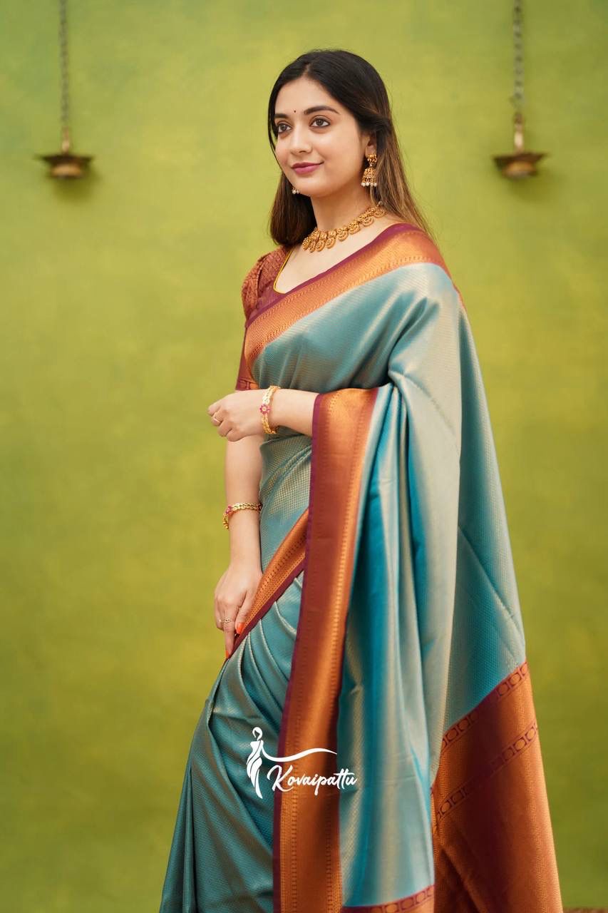 Gleaming Rama & Maroon Pure Silk Saree with Exquisitely Tailored Blouse